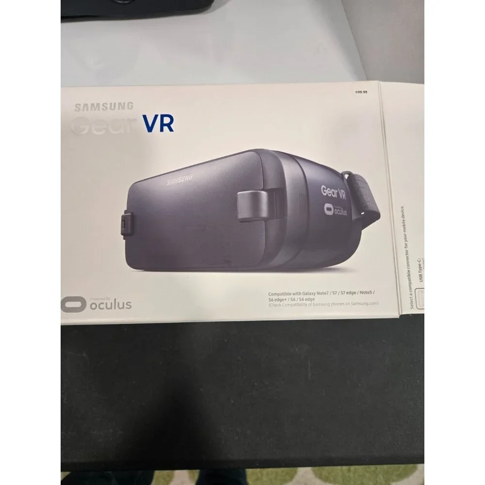 Samsung Gear VR Oculus Virtual Reality Headset SM-R323 Includes Remote